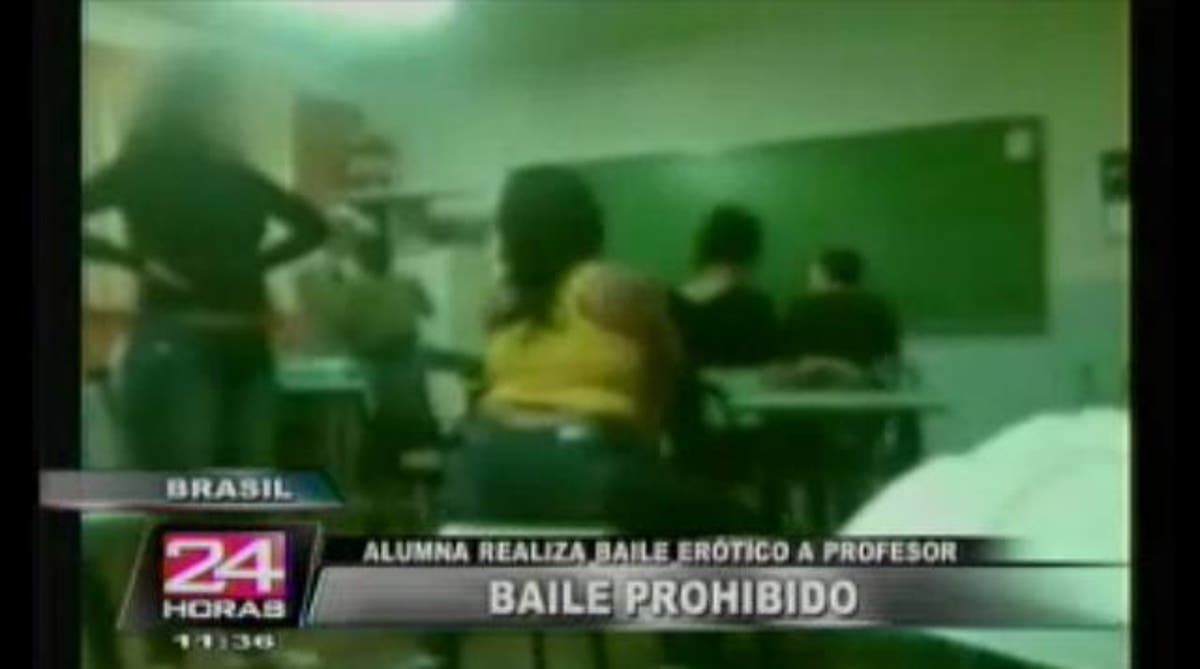 VIDEO: Alumna realiza baile erótico a su...