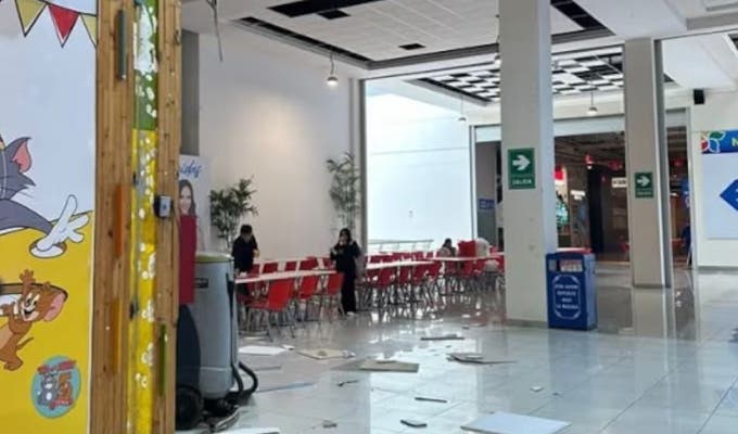 Plaza Norte: reportan caída del techo del patio de comidas de centro comercial